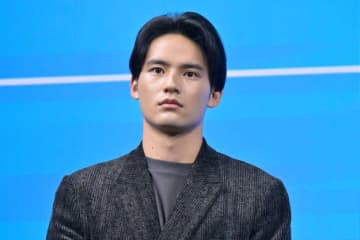 「なんちゅう顔」水上恒司、楽屋で見せたまさかの表情にファン騒然「お髭バリバリ」「気合がみなぎってますね」