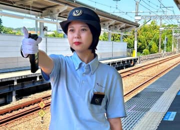小田急、駅係員の制服にポロシャツ導入　熱中症対策で10月末まで