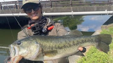真夏の水温でもデカバスを釣る方法。“あえてブルーギルにルアーを食わせる”使い方って？