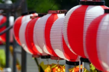 お盆は夏祭り縁日開催☆夏休みラストスパートは小学生以下のお子さま入館料が半額に！【守山天然温泉ほたるの湯】