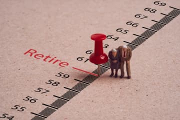 大卒で定年まで払う“厚生年金保険料”は、総額「1000万円」以上！ 年収460万円の“普通の会社員”は、何歳まで生きれば元を取れますか？ 受給額をシミュレーション