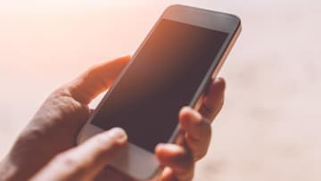 「この暑さでスマホが逝った…」動画撮っただけなのに？ 修理店も警告する炎天下使用の落とし穴