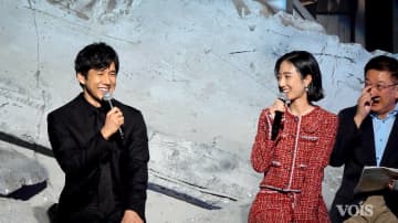 【動画】西島秀俊、妻役の台湾女優ルンメイからの称賛に照れる　日台米の合作映画で主演