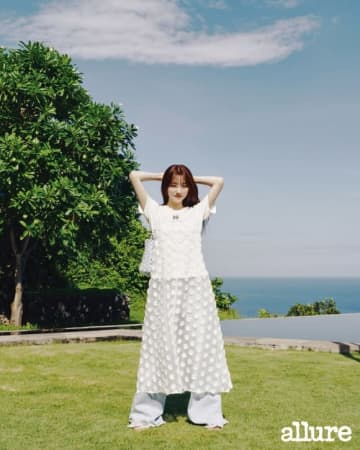 チョ・イヒョン、夏らしいワンピース姿！ラブリーからカジュアルまで多彩な魅力をアピール
