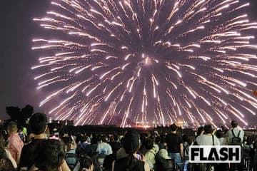 横浜花火大会で台船が“大爆発”、会場は将棋倒し寸前の大混乱…参加者からは「韓国の群衆雪崩を思い出した」と怯える声も