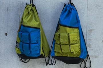 ネクサスセブン×ジェネラルリサーチ×グレゴリー“ナップサック”型バックパック、6つのミニポケット付