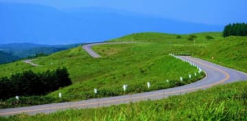 長野・霧ヶ峰の〝夏の朝〟が贅沢すぎて1.2万人羨望　爽やかな景色と朝食に「どう考えてもコレになりたい」