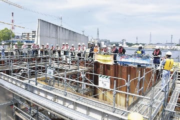 近畿整備局、埋浚協近畿支部／高専生対象に見学会開く、和歌山下津港水門現場など