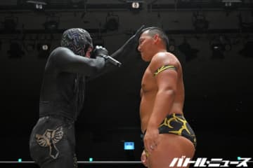 意識朦朧のトランスマイクに会場ドン引き！“悪vs悪”の決闘は尻爆弾でKO決着！