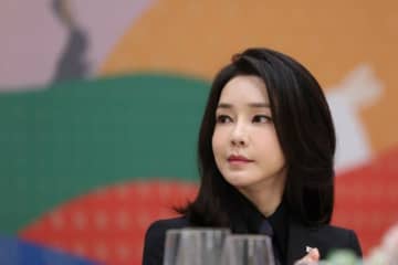 16件の疑惑の頂点…金建希夫人が明日の午前、特検に出席＝韓国