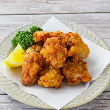 【唐揚げが劇的ウマくなる裏ワザ】「下味に◯◯を混ぜるだけ！」食べた人が二度見する絶品レシピ4選