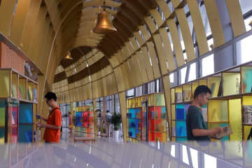上海初の駅構内図書館が上海南駅にオープン、広さ400平方メートル
