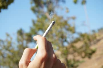 上海のレストランで喫煙を巡り外国人と中国人客が衝突、ネットで議論に