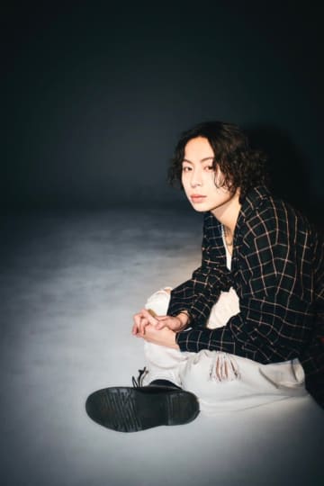 帆保健太郎のソロプロジェクト“KIGO-綺語-”、1年半ぶりシングル「7:3」配信リリース決定「2人の気持ちは等分できない」