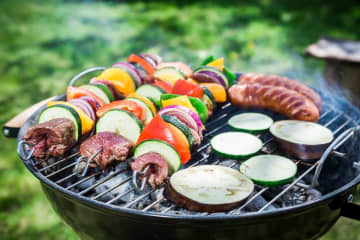 【累計30万本超】肉もすいかもスパッと切れるアルコスナイフで、この夏のBBQを格上げ！