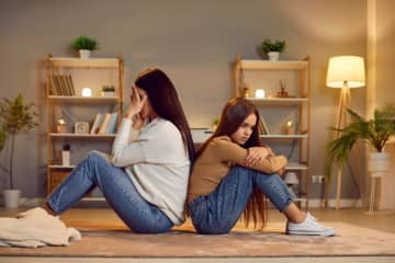 親子喧嘩で絶対にやってはいけない『NG行為』4選　仲直りのコツと繰り返さないための工夫
