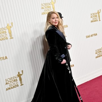 クリスティナ・アップルゲイト、腎盂腎炎で入院