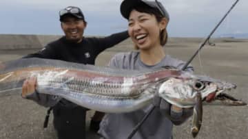 〈初心者の釣り〉“タチウオ”の生態／釣りシーズン／釣り方／仕掛け／食べ方【神出鬼没! 幽玄に輝く銀のドラゴン】