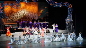 新疆国際民族舞踊祭でオペラ「マカーム恋歌－万桐書」上演