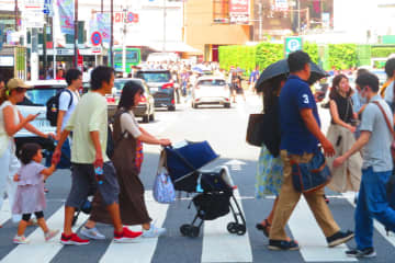 「日本の高齢化を見てもまだ子どもを生もうと思わないのか？」との投稿にツッコミ殺到