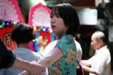 チャイナ服から“二の腕スラリ”な吉岡里帆が美しすぎる！『九龍ジェネリックロマンス』水上恒司と栁俊太郎はバチバチ？