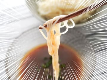 【めんつゆ、コレ足して！！！】「うますぎ…止まらない……」夏のそうめん“革命的アレンジ”