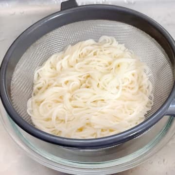 【そうめん、水っぽくなるのはコレのせい！】味が全然違う！最後までウマいそうめんの水切りテク！