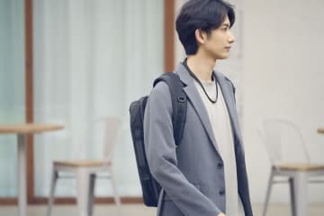 首にかけるだけで「ながらコリ治療」 パナソニックの高周波治療器