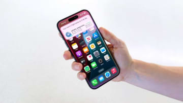 アップルCEO、SiriのAI機能開発は「順調」と発言。年末までにリリースできる？