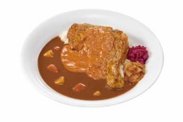 すき家「バターチキンソースカレー」　大きな「ほろほろチキン」がのった