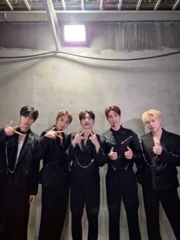 MONSTA X、『KCON LA』で10年の軌跡が詰まった圧巻ステージを披露！オープニング＆エンディングを華やかに飾る