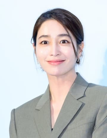 女優イ・ミンジョンが謝罪!?涙ぐみながら夫イ・ビョンホンのモザイク処理に言及「自分が悪い」