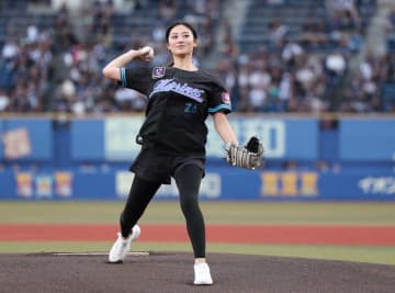 ロッテ、奥山かずささんがファーストピッチ「三沢市を盛り上げたいというハッピーな気持ちで投げることはできたかな」