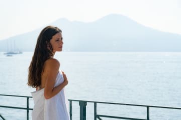 哲学者ゲーテも「箱推し」したイタリアの港町！『パルテノぺ ナポリの宝石』ほか“ナポリが舞台の映画”４選