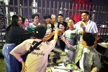 今年もやってるで！ 梅田駅の上、時間無制限の古き良きビアガーデン