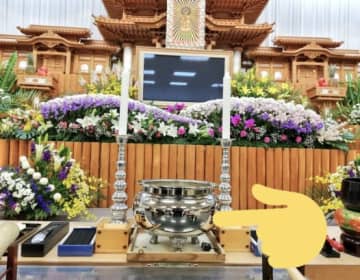 お坊さんはなぜ焼香の終わりがわかる？「背中で感じる」「第3の目」…SNSで白熱する『葬式あるある』の謎解き。