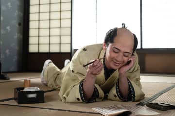 蔦屋劇場開幕！ 出演者全員集合の学芸会に喝采【べらぼう】