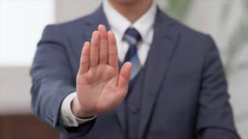 改善策を「無意味」と2度却下した会社、“予想通り”経営悪化で社員半数をリストラする羽目に