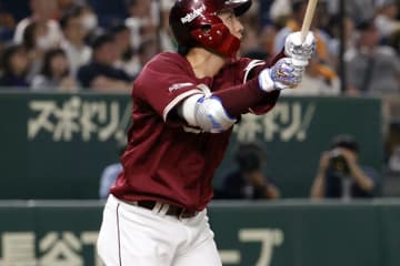 楽天、小郷裕哉の勝ち越し打で流れ掴み逆転勝利！谷沢氏「引っ張らずにおっつけてレフト線狙っていくような…」「小郷らしい勝負強さを感じた」