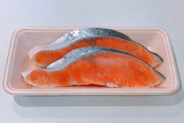 実は「白身魚」のシャケ　塩鮭の「甘口」と「辛口」の違いとは　皮も食べるべきかを栄養士に聞いた