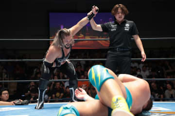 【新日本】EVIL、H.O.T.総出でNEVER王者ボルチンを公開処刑！G1公式戦は非情の蹂躙劇に「ざまあみやがれ！」