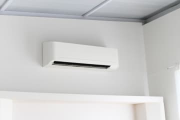 7月から一人暮らしを始め、エアコンは毎日使用。初めて届いた電気代が「1万円」でした…。夏の電気代はこれくらいが普通なのでしょうか？