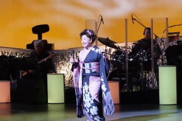 中村美律子、大阪・新歌舞伎座で「劇場版2025～歌だよ！人生～」を開催！　スペシャルゲスト・風輪とともに新曲『歌だよ！人生』を披露