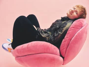 エド・シーラン、コミカルな「A Little More」MVでルパート・グリントと再タッグ