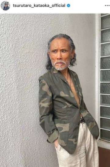 片岡鶴太郎70歳、イケおじすぎる...ロングジャケット×花柄パンツの秋先取りコーデ「超超カッコいい」