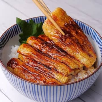 【うなぎの日以外でも食べたくない！？】「この手があったか！」「うなぎの代わりにコレ！」簡単節約かば焼きレシピ3選