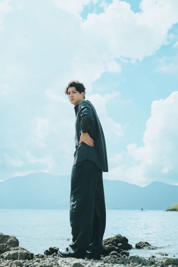 山田裕貴の連載が本にーー“役を生きる”をテーマに色々な人、時には人ならざるものになりきる芝居力