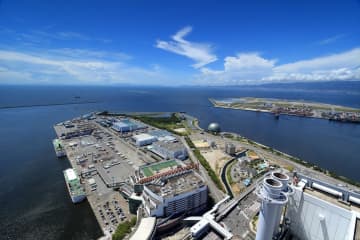 大阪・関西万博会場を上空から遊覧できる日帰りツアー！入場券もセットになって期間限定で開催