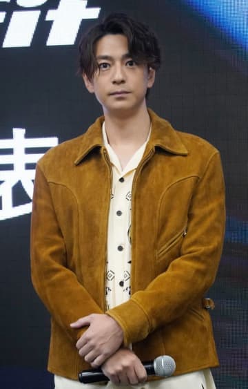 三浦翔平「心と体を休めて…」“ラブラブ”2ショット投稿→「憧れの夫婦」「素敵すぎる」と反響