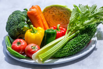 夏に食材を常温で放置…何時間で危険になる？肉・魚・野菜別の目安と対策